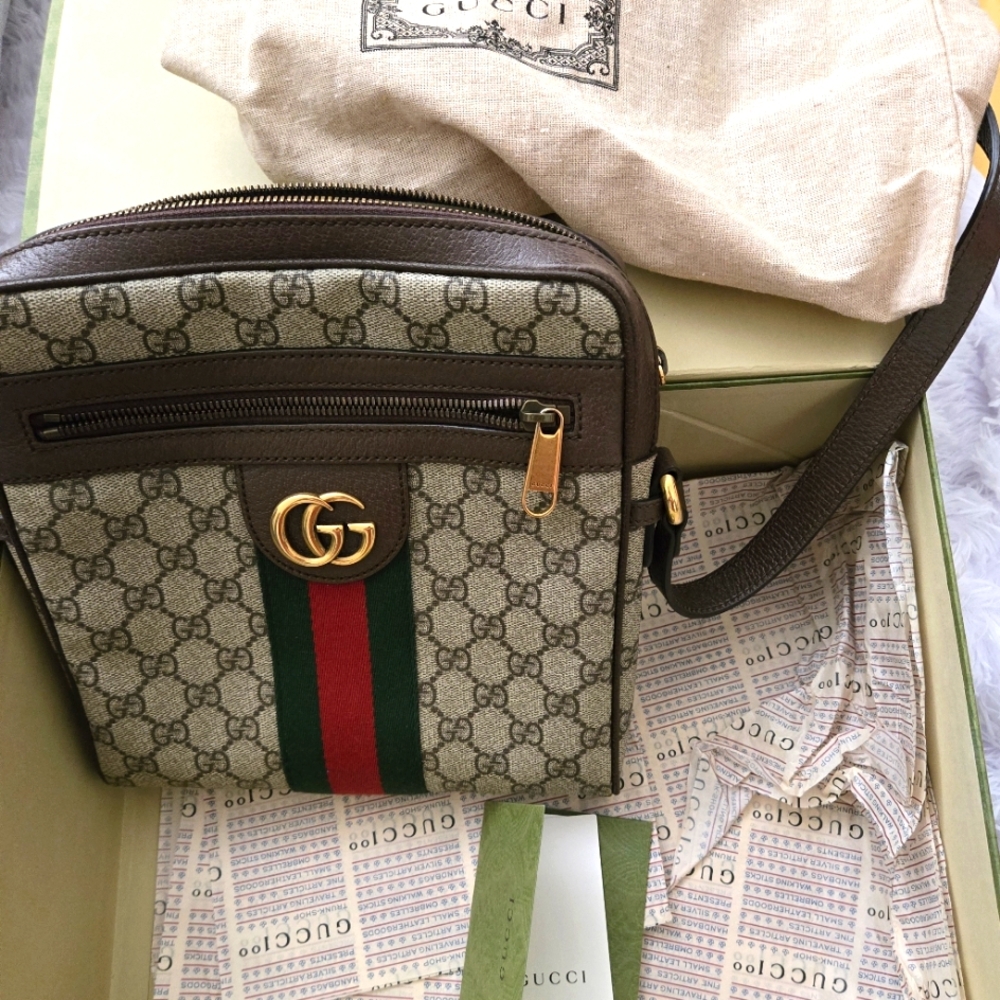 Authentic Gucci Messenger crossbody